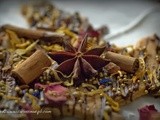 Una donna indomita al volante e un dolce speziato e con fiori eduli per San Martino