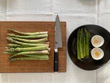 Vellutata di scarti di asparagi, uova al vapore, fragole: un menu vegetariano che sarebbe piaciuto a Petronilla