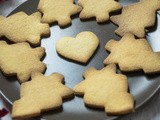 Biscotti di Natale decorati con la glassa o la ghiaccia reale