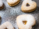 Biscotti di San Valentino con pasta frolla e marmellata