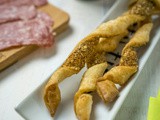 Grissini di pasta sfoglia: la ricetta veloce per un antipasto perfetto