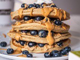 Pancakes di grano saraceno e burro di arachidi
