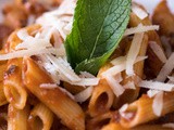 Pasta con melanzane al sugo