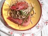 Tagliatelle di farina multicereali, con gamberi di Santa Margherita, asparagini, pistacchi