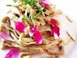 Tagliatelline alle rose con mandorle e timo