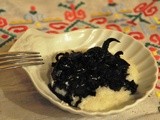 Ciuffetti di seppioline al nero con polenta bianca