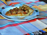 Crostata integrale alle albicocche caramellate con crumble