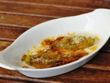 Fiori di zucca al forno ripieni di provola e acciughe