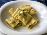 Mezzi paccheri Carla Latini con crema di zucchine, alici, colatura di alici e Fiore Sardo dop