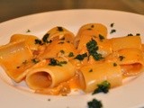 Mezzi paccheri con ragù di pesce delicato