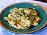 Orecchiette con ceci e vongole veraci