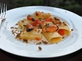 Paccheri con le cozze e crumble salato