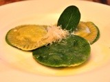 Ravioli bicolori con spinaci e ricotta