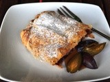 Strudel di prugne nere e mandorle