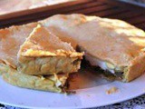 Torta pasqualina ai carciofi con ovetti di quaglia