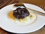 Tortino al cioccolato e pere caramellate