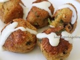 Polpette di croste di parmigiano con salsa di cipolle