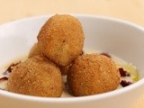 Polpette di ricotta e pancetta di Cinta Senese su passatina di fagioli