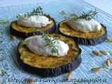 Bocconcini di melanzane con quenelle di formaggio di capra e pinoli tostati