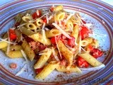 Mezze penne con salsiccia peperoni e pecorino romano