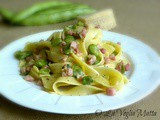 Pappardelle alla carbonara con fave e guanciale