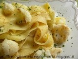 Pappardelle con cavolfiore , acciughe e pangrattato