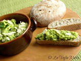 Pesto di fave con mandorle e menta