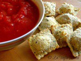 Ravioli croccanti al forno con salsa piccante