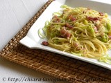 Spaghetti alla carbonara autunnale con porri e pancetta