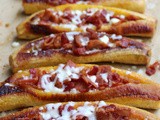 Bacon and cheese stuffed ripe plantains {Canoas de plátano con tocino y queso}