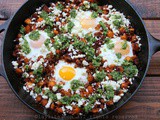 Chorizo and ripe plantain hash {Picadillo de chorizo y plátanos maduros}