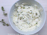 Herbed goat cheese with garlic {Queso de cabra con hierbas aromaticas}