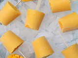 Mango yogurt popsicles {Helados de mango y yogurt}