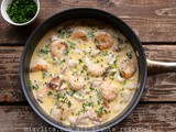 Mixed seafood in a creamy garlic wine sauce {Mariscos al ajillo}