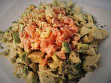 Nido di avocado con tartare di salmone