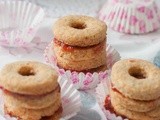 Biscotti integrali con marmellata alle fragole