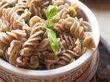 Fusilli integrali con pesto leggero di noci