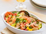 Insalata di riso con gamberi e verdure