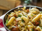 Pasta con carciofi e scaglie di parmigiano reggiano