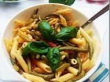 Penne con fagiolini e pomodori freschi