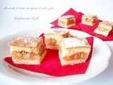 Quadretti di torta ripieni di mele e pere