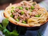 Spaghetti con sugo di tonno e piselli