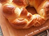 Treccia di pane ripieno con cipolle