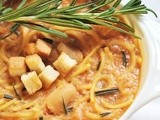 Zuppa di spaghettini con fagioli di spagna e pancetta affumicata