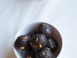 Chocolate pistachio fudge balls - easy party ideas