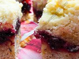 Bouchées au cassis / Blackcurrant crumble traybake