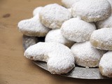 {8} Kourabiedes