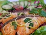 Healthy Pan-seared Salmon Salad with Himalayan Crystal Salt