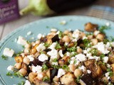 Aubergines met kikkererwten & feta