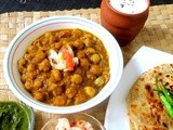 Punjabi Chhole (Chick Peas in Tangy Tomato Gravy)